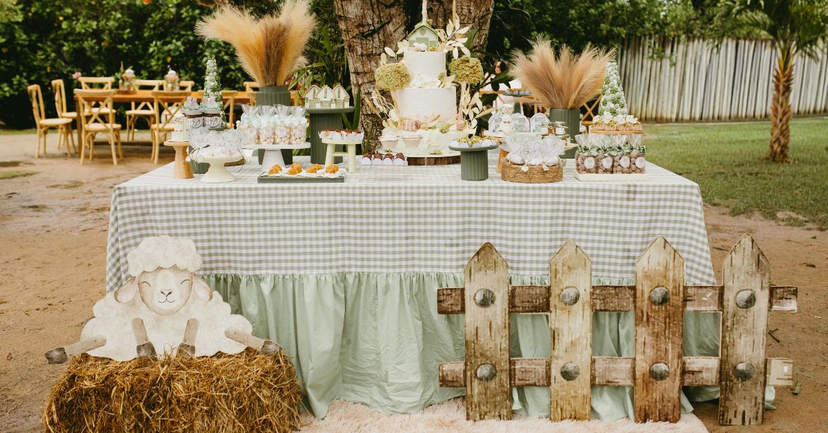 How to Plan the Funniest Animal Themed Birthday Party for Your Three-Year-Old and 12 Friends