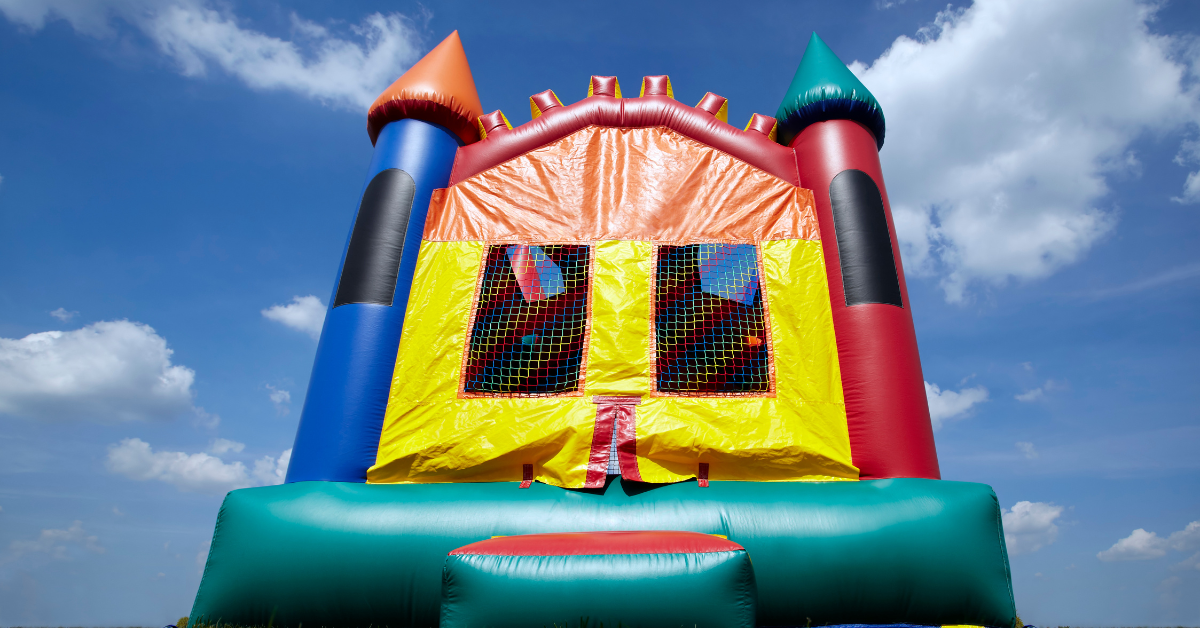 Weekend vs Weekday Bouncy Castle Hire: Pros & Cons